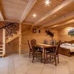 Lesny Dwor B&B 무르자시츨