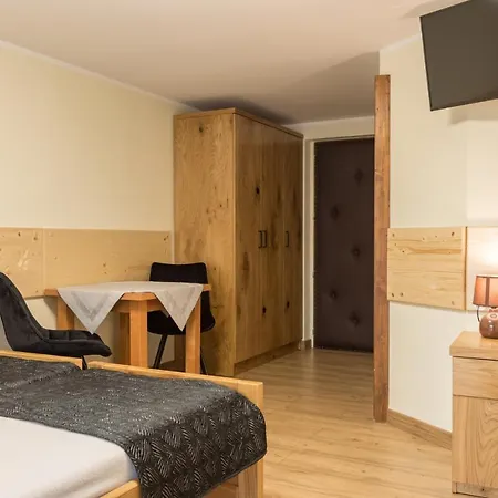 Lesny Dwor 住宿加早餐酒店 3*