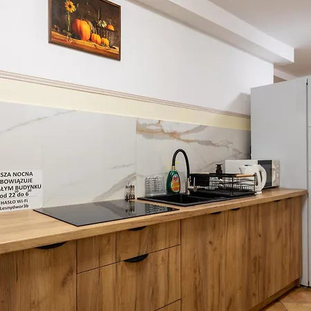 לינה וארוחת בוקר Lesny Dwor 3*