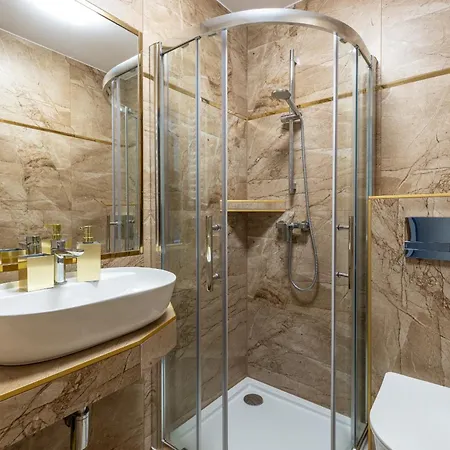 Lesny Dwor לינה וארוחת בוקר