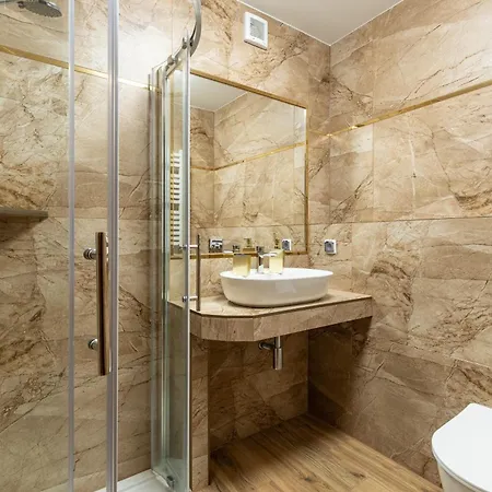 Lesny Dwor לינה וארוחת בוקר 3*