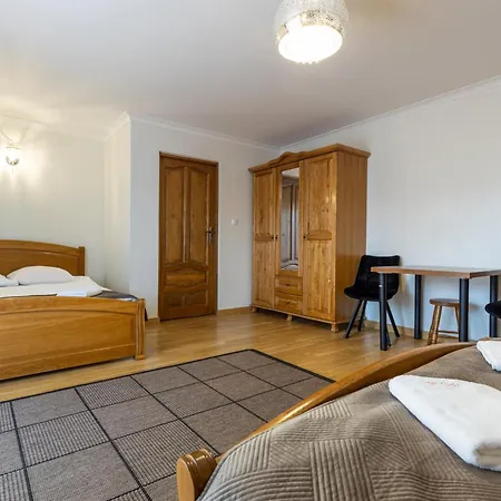 Lesny Dwor Bed and Breakfast 3*