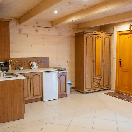 Lesny Dwor 住宿加早餐酒店 穆扎希赫尔