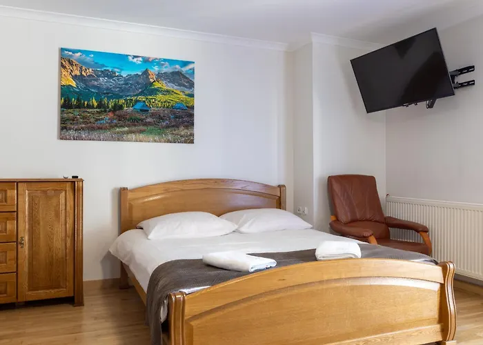 Lesny Dwor לינה וארוחת בוקר מורזאסיחלה