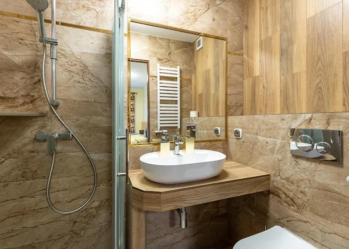 לינה וארוחת בוקר Lesny Dwor 3*