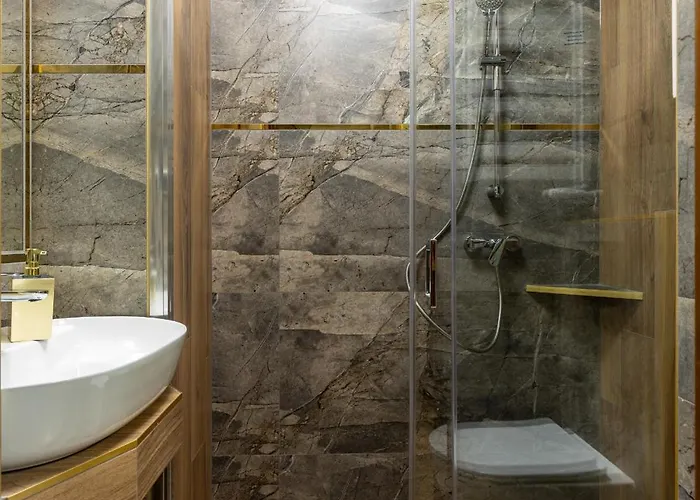 לינה וארוחת בוקר Lesny Dwor 3*