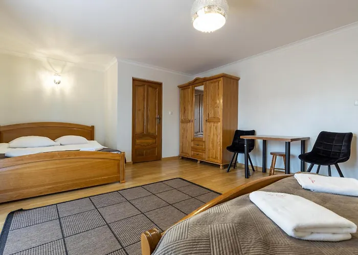 Lesny Dwor לינה וארוחת בוקר 3*